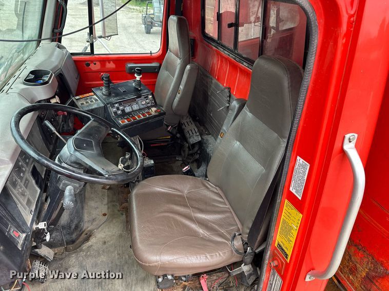 image for item MB9632 1997 International 4900  dump truck