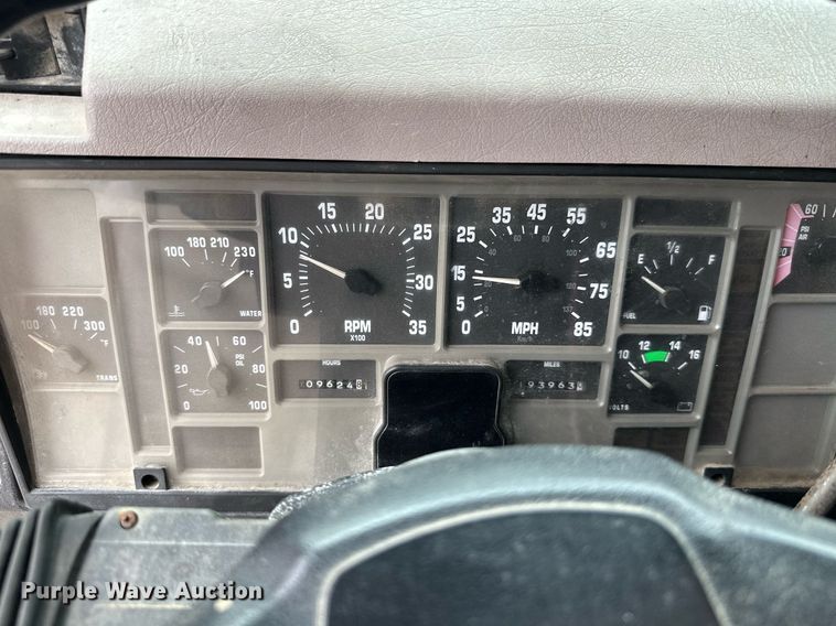 image for item MB9632 1997 International 4900  dump truck