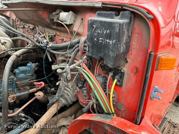 image for item MB9632 1997 International 4900  dump truck