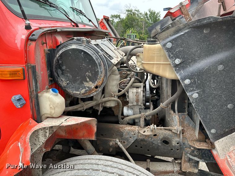 image for item MB9632 1997 International 4900  dump truck