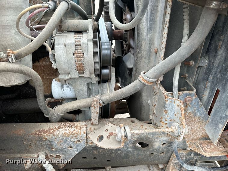 image for item MB9632 1997 International 4900  dump truck