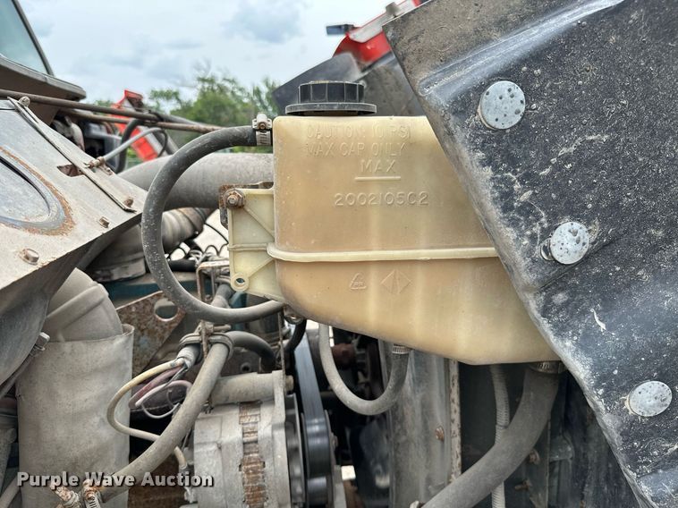 image for item MB9632 1997 International 4900  dump truck