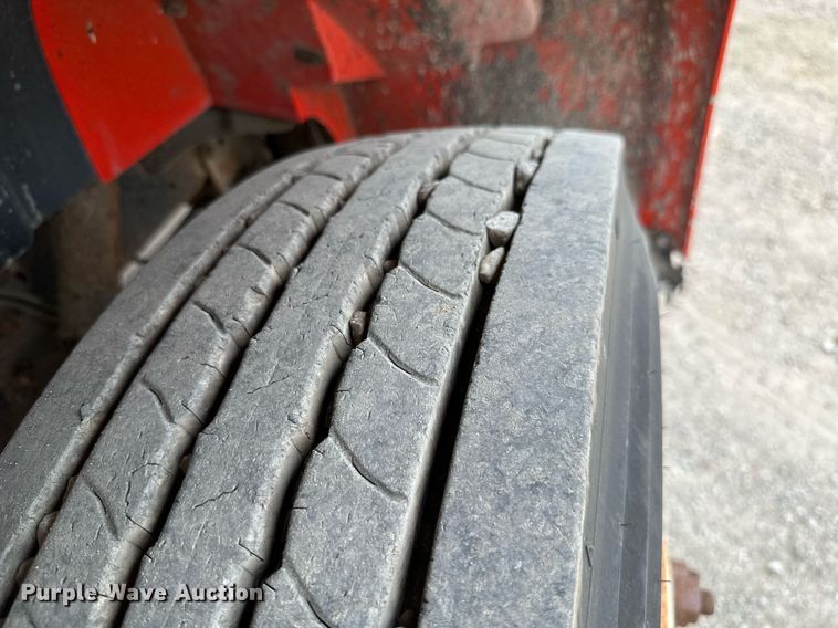 image for item MB9632 1997 International 4900  dump truck