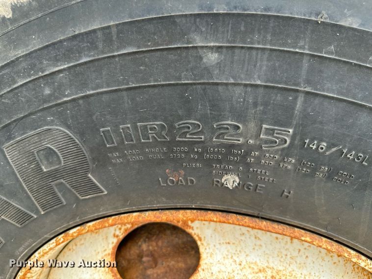 image for item MB9632 1997 International 4900  dump truck