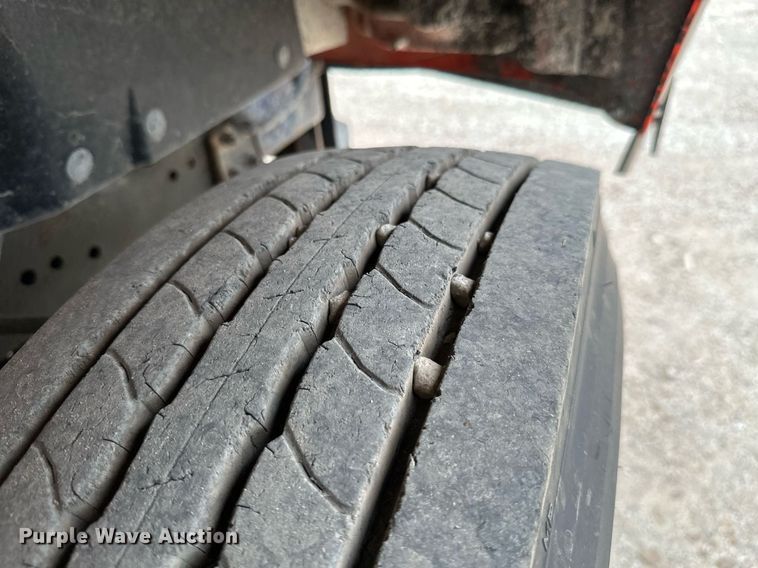 image for item MB9632 1997 International 4900  dump truck