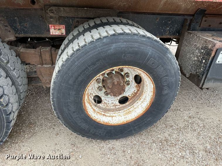 image for item MB9632 1997 International 4900  dump truck