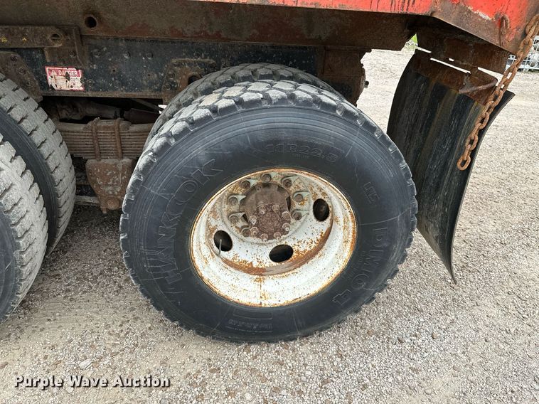 image for item MB9632 1997 International 4900  dump truck