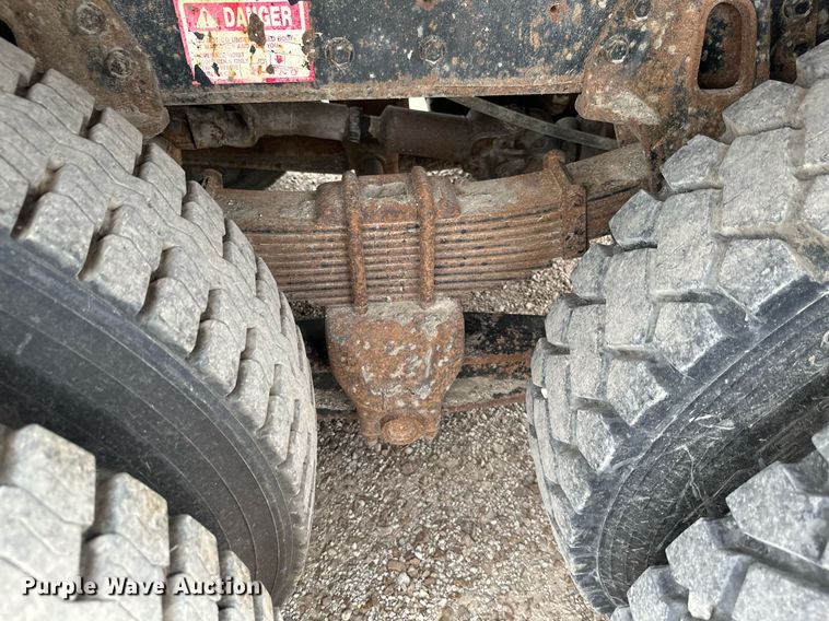 image for item MB9632 1997 International 4900  dump truck