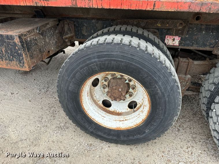 image for item MB9632 1997 International 4900  dump truck