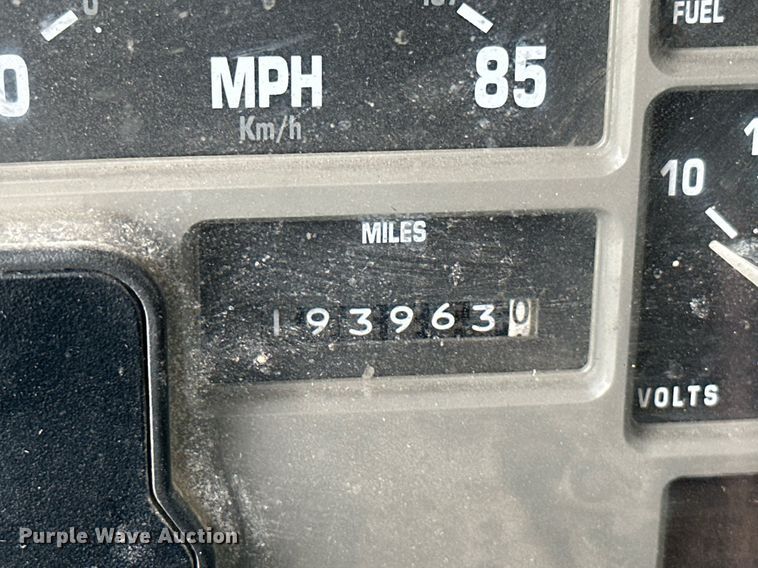 image for item MB9632 1997 International 4900  dump truck