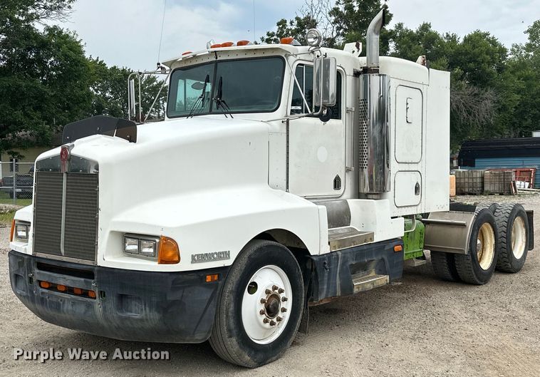 image for item MB9633 1988 Kenworth T660  semi truck