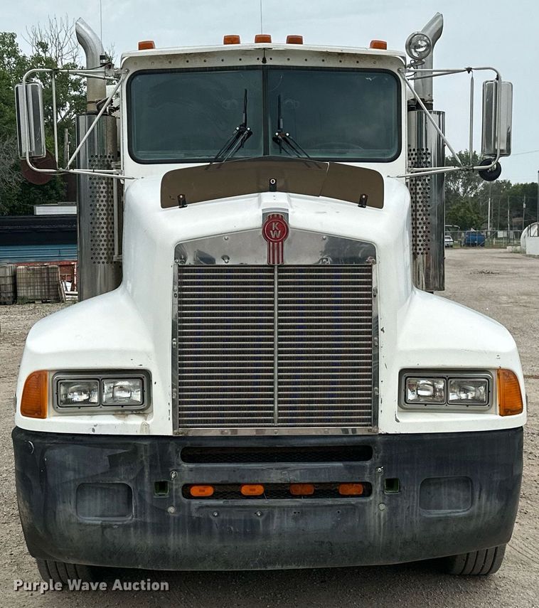 image for item MB9633 1988 Kenworth T660  semi truck