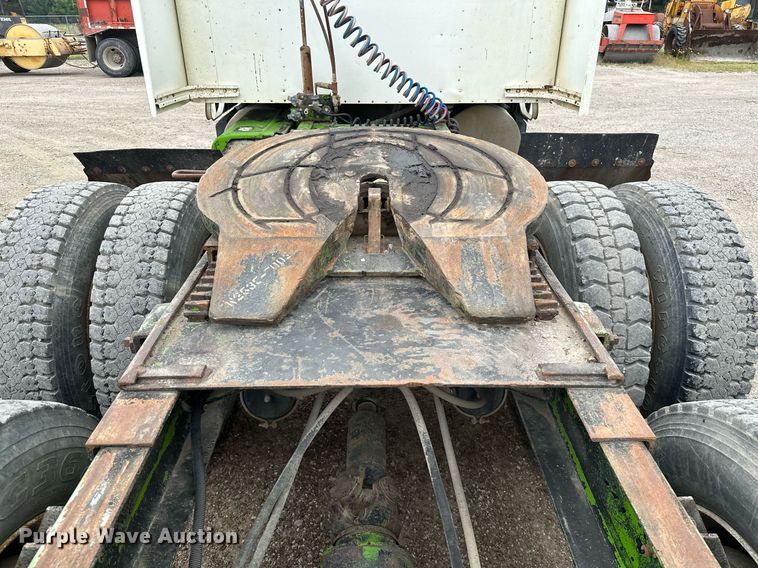 image for item MB9633 1988 Kenworth T660  semi truck