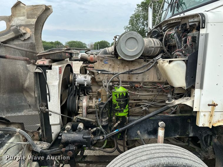 image for item MB9633 1988 Kenworth T660  semi truck