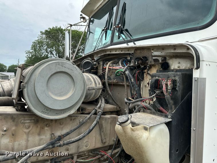 image for item MB9633 1988 Kenworth T660  semi truck