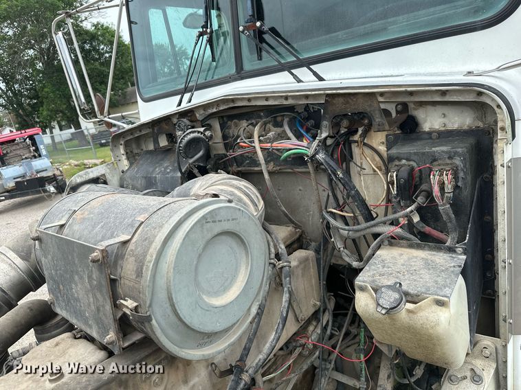 image for item MB9633 1988 Kenworth T660  semi truck