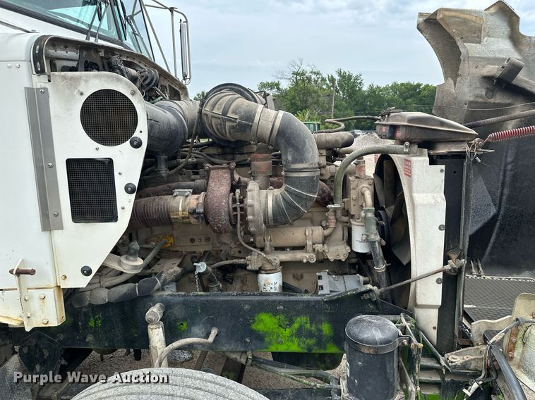 image for item MB9633 1988 Kenworth T660  semi truck