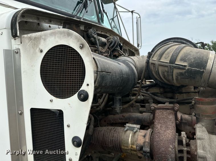 image for item MB9633 1988 Kenworth T660  semi truck