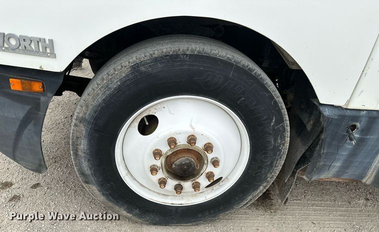 image for item MB9633 1988 Kenworth T660  semi truck