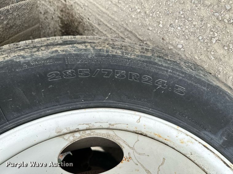 image for item MB9633 1988 Kenworth T660  semi truck