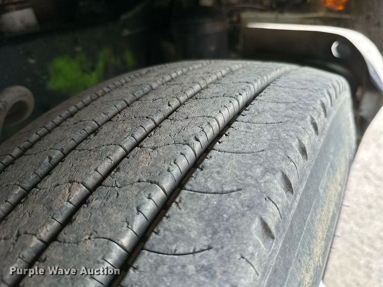 image for item MB9633 1988 Kenworth T660  semi truck