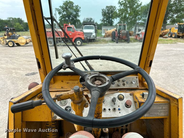 image for item MB9635 1971 Caterpillar 920  wheel loader
