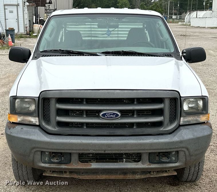 image for item MB9636 2004 Ford F250 Super Duty  Crew Cab flatbed pickup truck