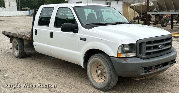 image for item MB9636 2004 Ford F250 Super Duty  Crew Cab flatbed pickup truck