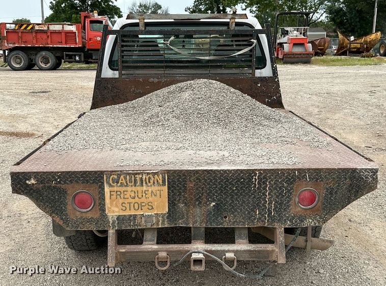 image for item MB9636 2004 Ford F250 Super Duty  Crew Cab flatbed pickup truck