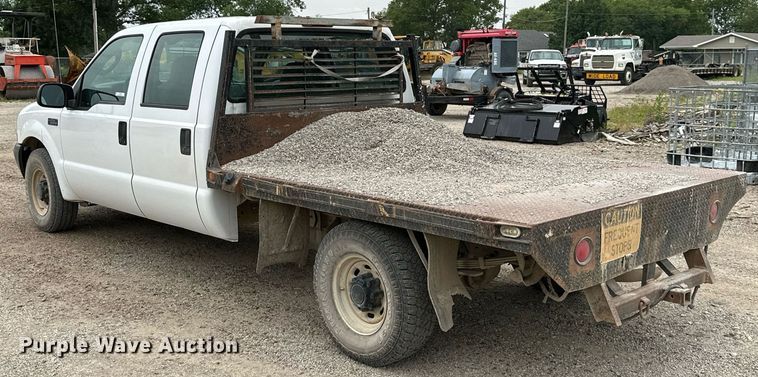 image for item MB9636 2004 Ford F250 Super Duty  Crew Cab flatbed pickup truck