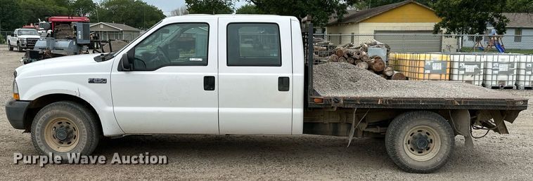 image for item MB9636 2004 Ford F250 Super Duty  Crew Cab flatbed pickup truck