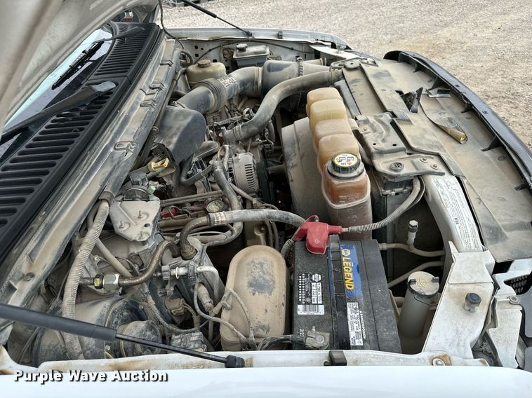 image for item MB9636 2004 Ford F250 Super Duty  Crew Cab flatbed pickup truck