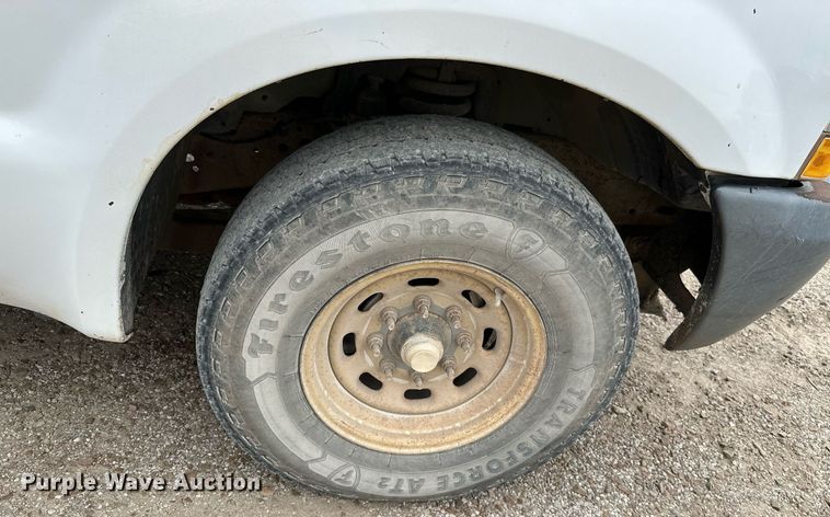 image for item MB9636 2004 Ford F250 Super Duty  Crew Cab flatbed pickup truck