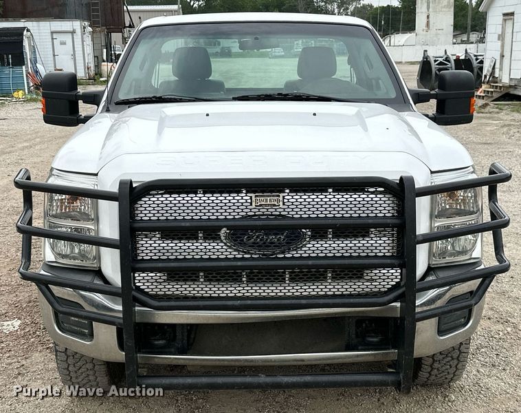 image for item MB9637 2014 Ford F250 Super Duty  pickup truck