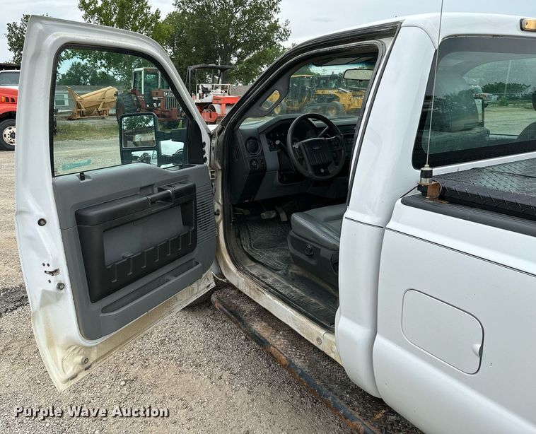 image for item MB9637 2014 Ford F250 Super Duty  pickup truck