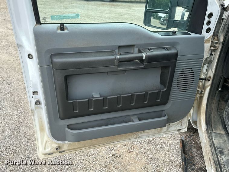 image for item MB9637 2014 Ford F250 Super Duty  pickup truck