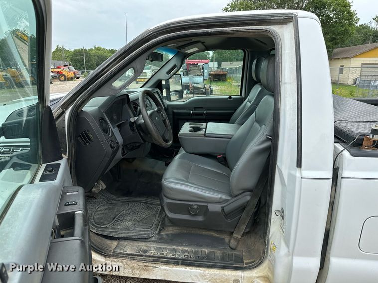 image for item MB9637 2014 Ford F250 Super Duty  pickup truck