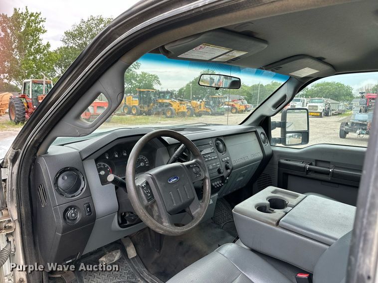 image for item MB9637 2014 Ford F250 Super Duty  pickup truck