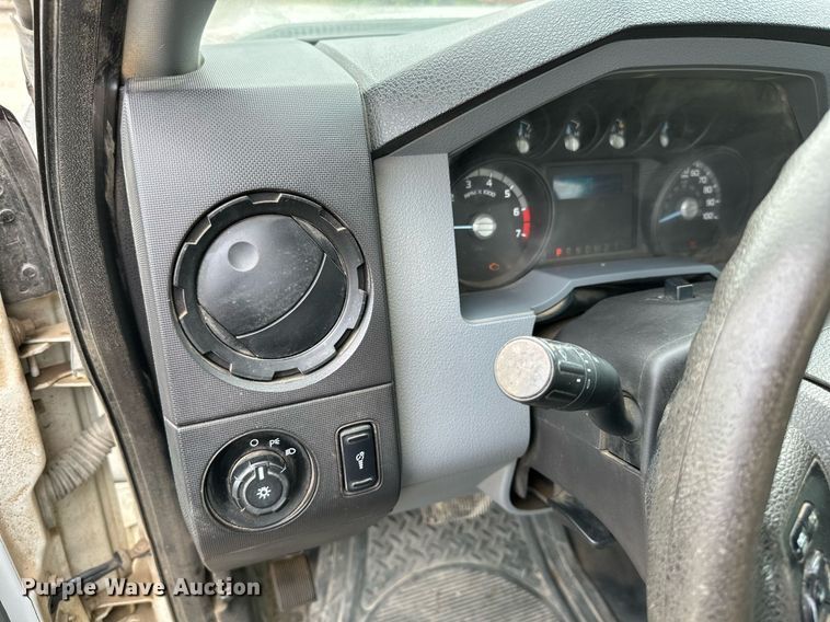 image for item MB9637 2014 Ford F250 Super Duty  pickup truck