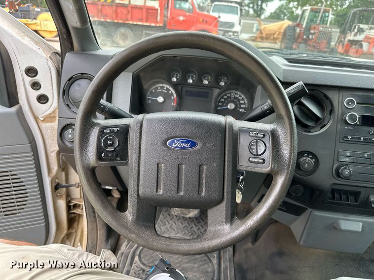 image for item MB9637 2014 Ford F250 Super Duty  pickup truck