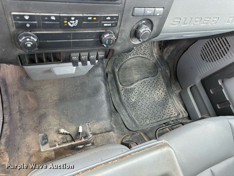 image for item MB9637 2014 Ford F250 Super Duty  pickup truck