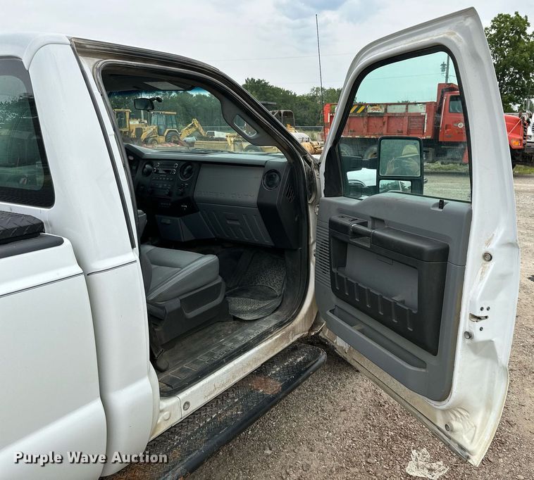 image for item MB9637 2014 Ford F250 Super Duty  pickup truck