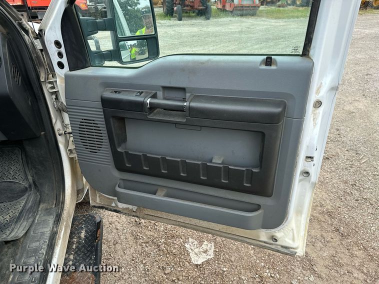 image for item MB9637 2014 Ford F250 Super Duty  pickup truck