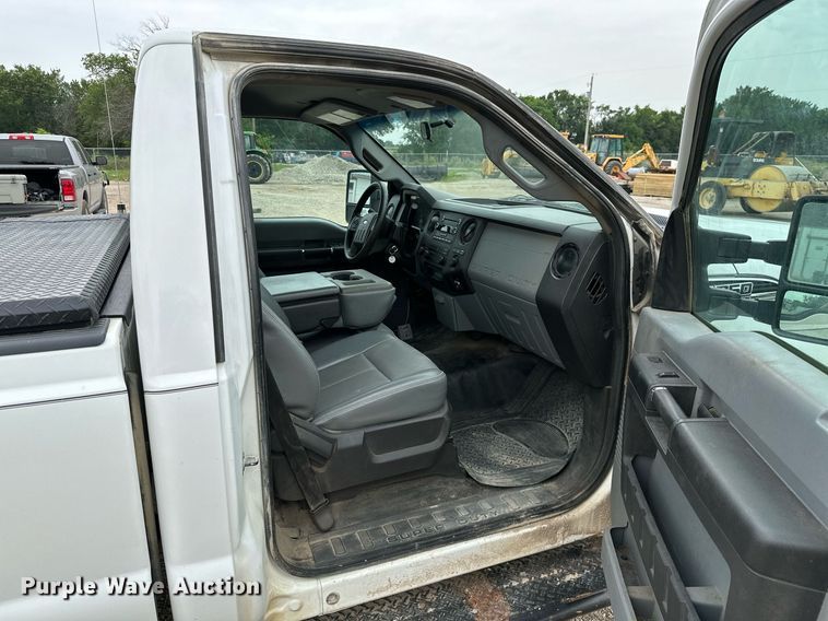 image for item MB9637 2014 Ford F250 Super Duty  pickup truck