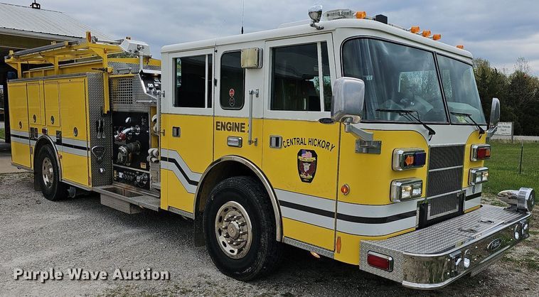 image for item MB9991 1999 Pierce Tilt Cab  pumper fire truck