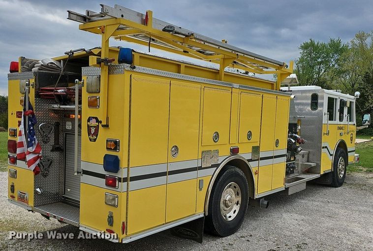 image for item MB9991 1999 Pierce Tilt Cab  pumper fire truck