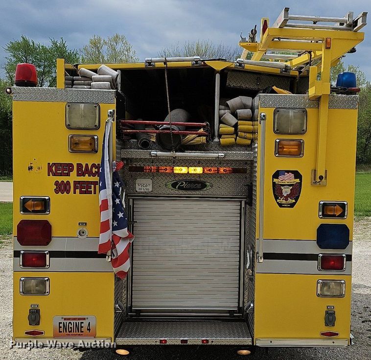 image for item MB9991 1999 Pierce Tilt Cab  pumper fire truck
