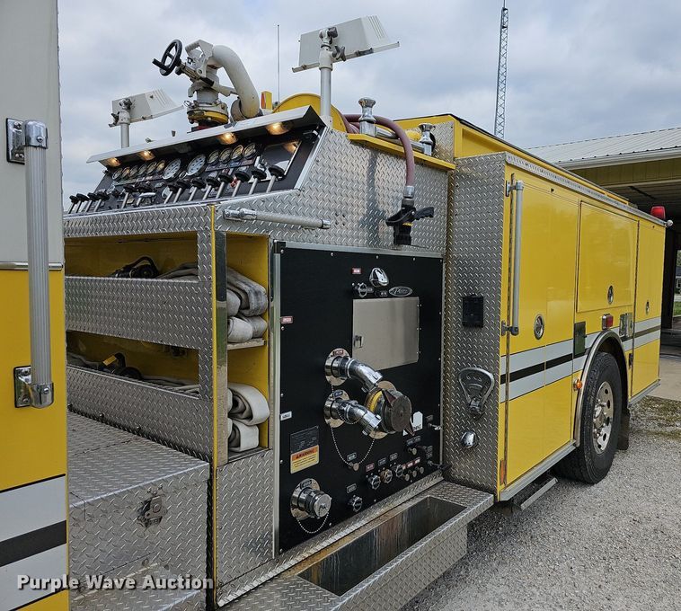 image for item MB9991 1999 Pierce Tilt Cab  pumper fire truck