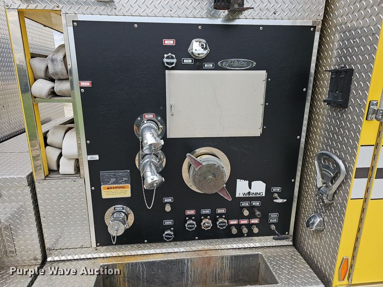 image for item MB9991 1999 Pierce Tilt Cab  pumper fire truck