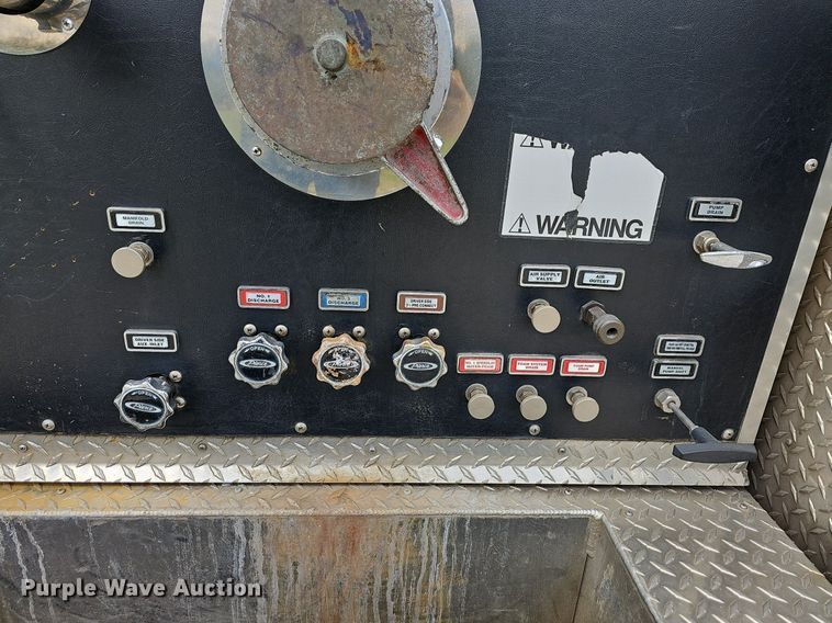 image for item MB9991 1999 Pierce Tilt Cab  pumper fire truck